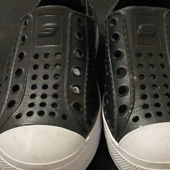 SKECHERS KIDS SIZE 13 BLACK SLIP ON SHOES CLEAN LIKE NEW  EXCELLENT CONDITION - Picture 5 of 11